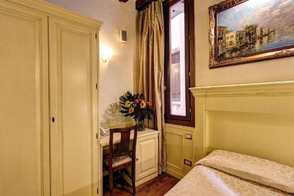 Palazzo La Scala image 11