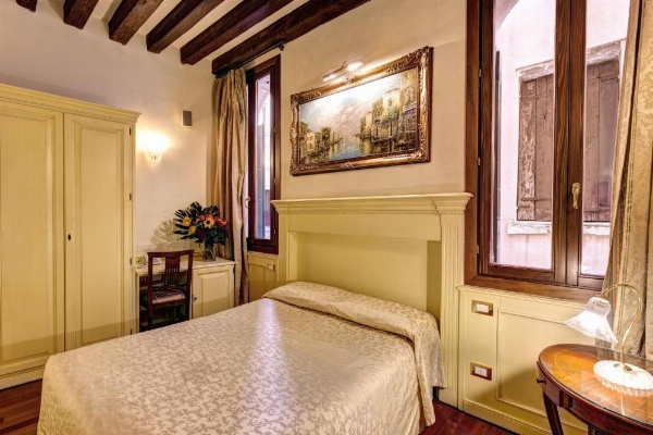 Palazzo La Scala image 21